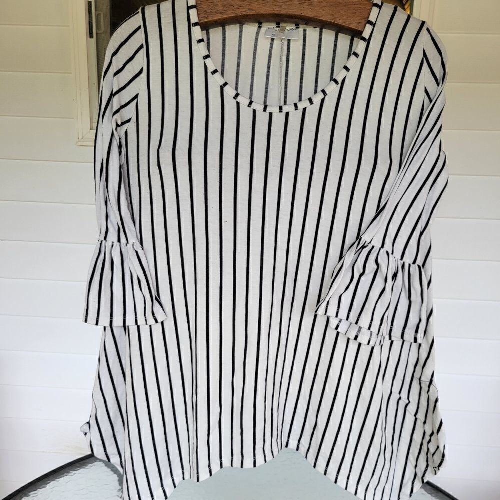 Bobbie Brooks handkerchief hem size XL, 20in across chest - Picture 2 of 4
